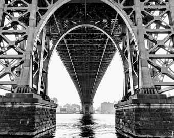 Williamsburg Bridge along the East River, New York City.