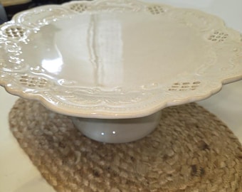 Stoneware Cake Stand with Scalloped Edge and Lattice Design