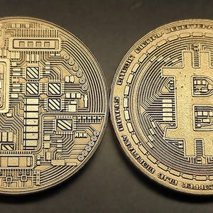 Conjunto de 2 Mapas de Profundidade de Bitcoin (Frente e Verso) HD para Laser + 2 SVGs Grátis | Escala de Cinza para baixos-relevos em madeira, metal ou pedra.