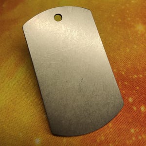 OFERTA INICIAL AeroFusion Elite: Chapa de identificação de titânio 6AL 4V de nível militar 5. Precisão a laser. Estilo incomparável. Durável. Pré-formada.