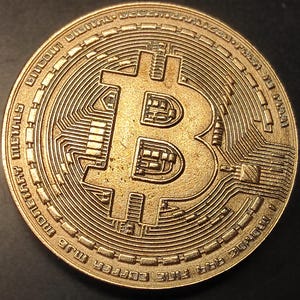 2 Cartes de Profondeur de Pièce Physique Bitcoin  Recto et Verso en Haute Résolution, Niveaux de gris, Gravure laser en bois, métal, ardoise