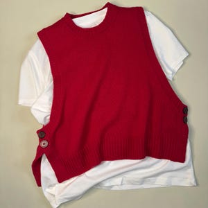 Hand-Knitted Wool Vest – Lightweight Sleeveless Sweater – Versatile Layer for All Seasons