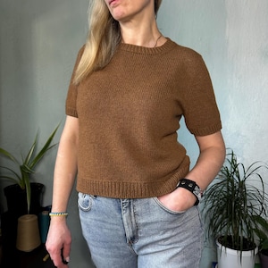 Women’s knitted merino top, short sleeves, chestnut colour , shortened design - handmade