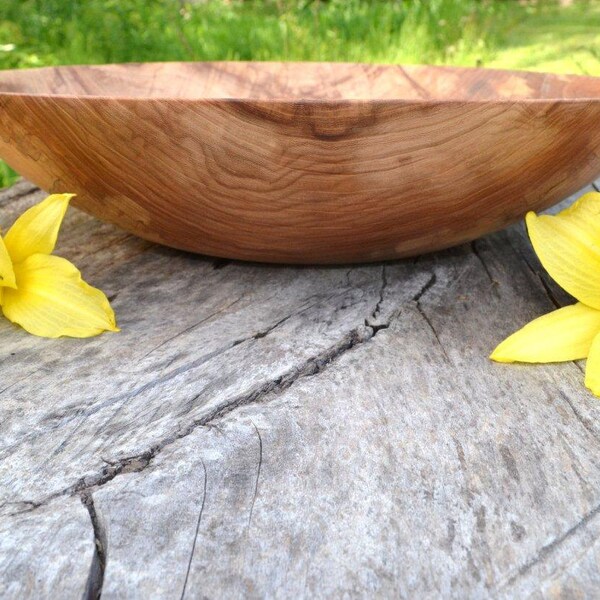 Lg. Sweet Gum 16" Wood Bowl , Centerpiece,  Salad bowl, Fruit bowl,Spectacular. hand turned. warm color. brown. serving bowl. centerpiece.