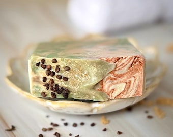Savon artisanal artisanal, savon naturel fait main pour le visage, savon de luxe parfumé à la cassonade et à la cardamome