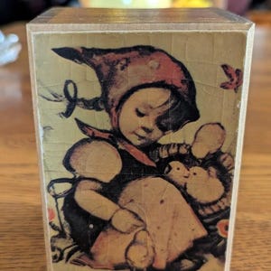 Vintage Wind-Up Music Box Dutch Girl and her Chicks Japan BC