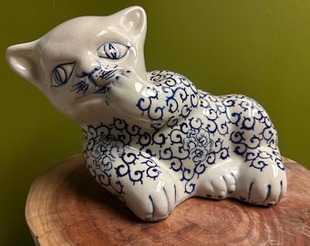 Vintage Ceramic Chinoiserie Blue and White Cat