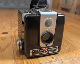 1930 年代にイギリスで製造されたビンテージの KODAK ホークアイ