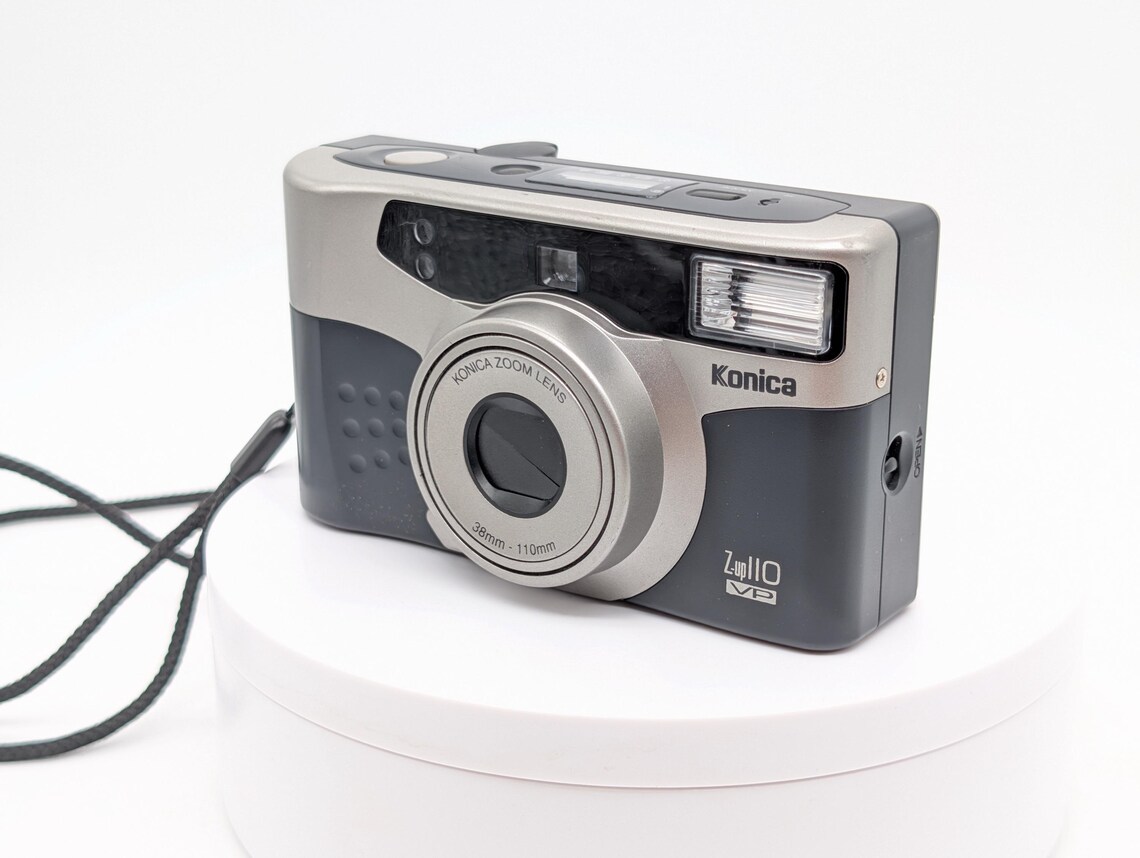 1990s Konica Z-up 110 VP 35mm Point & Shoot Camera | Silver-toned Plastic | 38-110mm Zoom Lens - Vintage Y2K Era Photography, foto 3 di 5