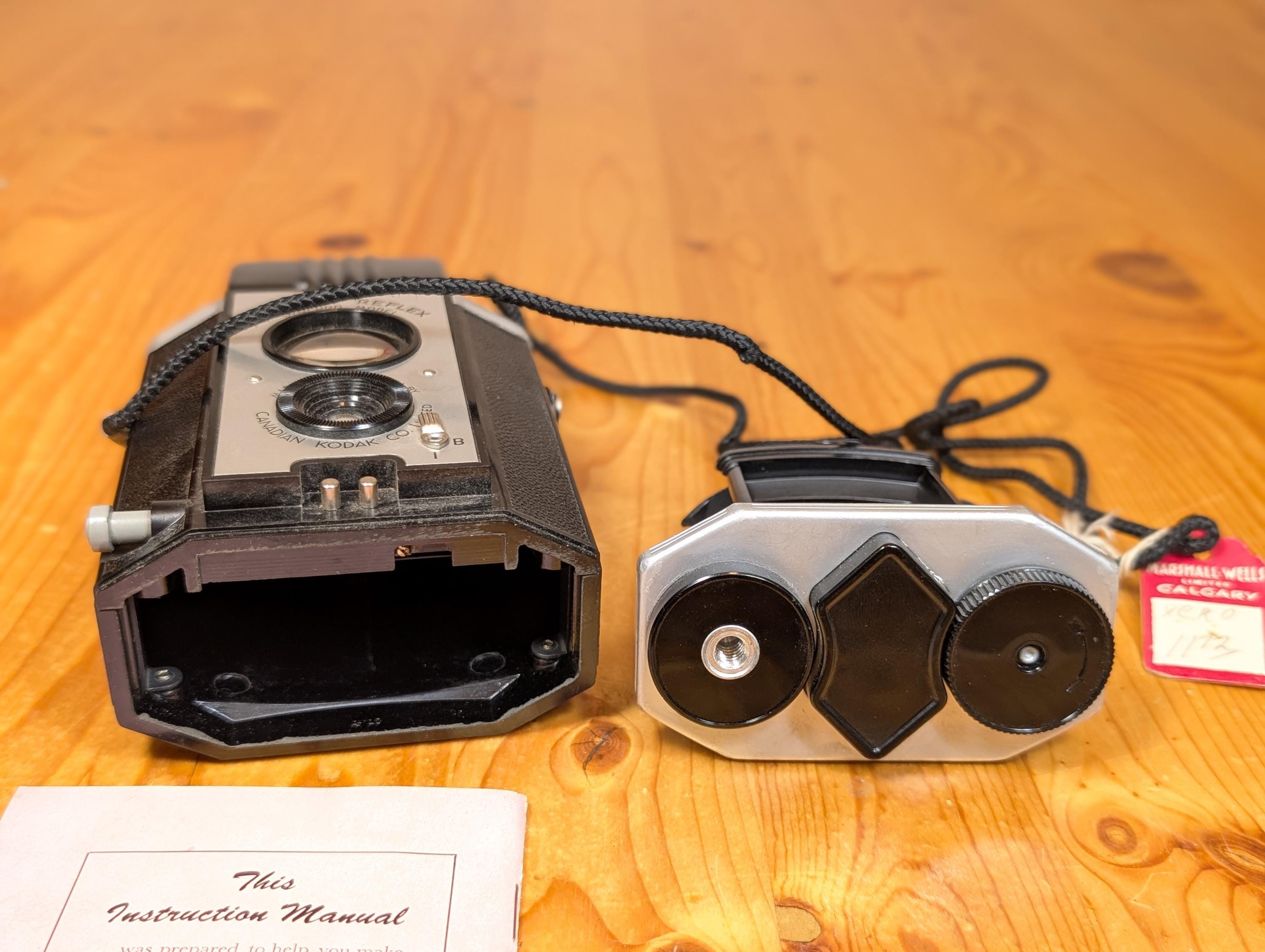 Brownie Reflex Synchro Model (1941-1952), made in Canada... Self pic with a Canon SX40 HS, 2017