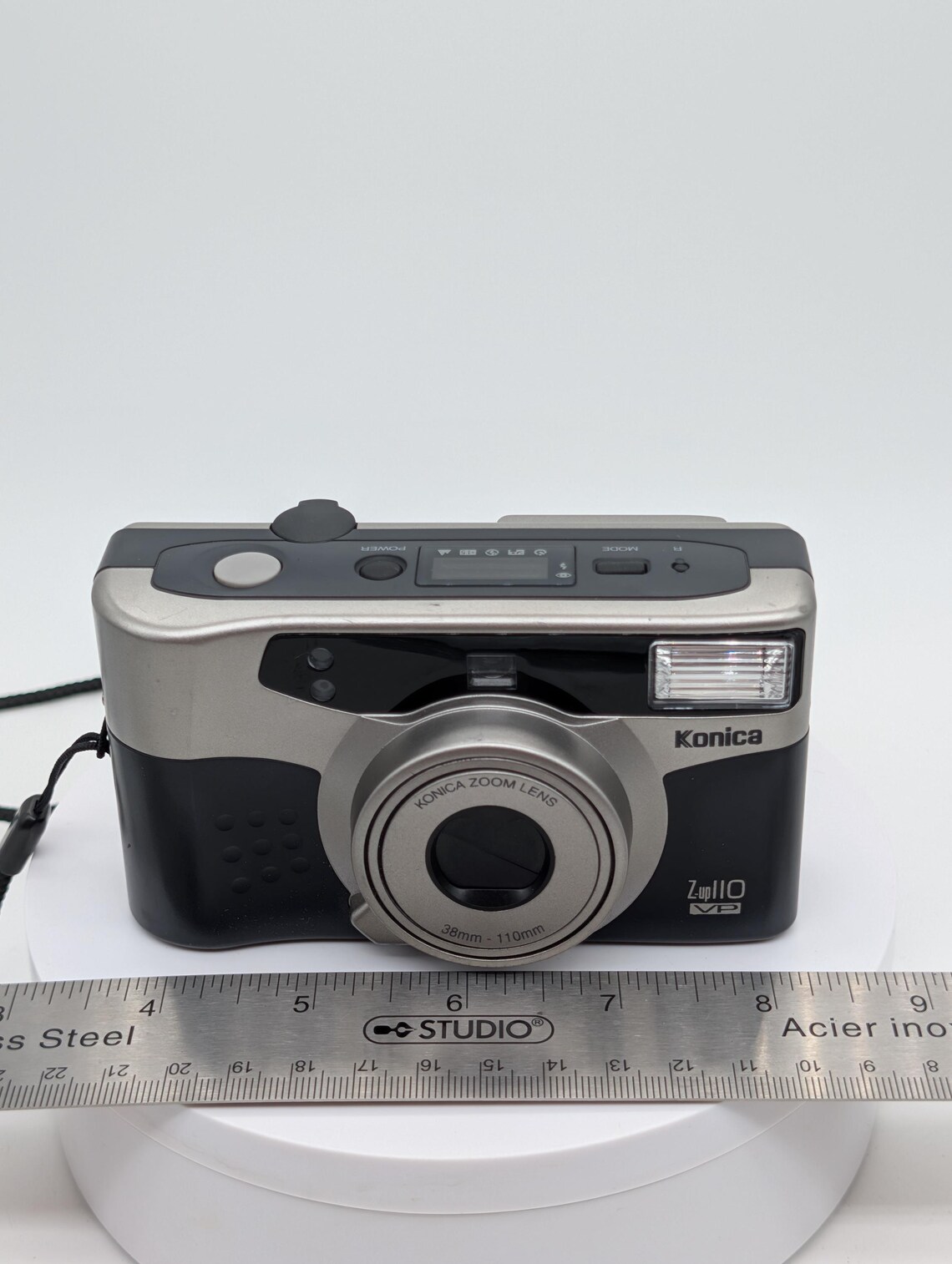1990s Konica Z-up 110 VP 35mm Point & Shoot Camera | Silver-toned Plastic | 38-110mm Zoom Lens - Vintage Y2K Era Photography, foto 1 di 5