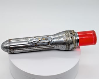 Linterna Ray-O-Vac vintage en funcionamiento / Fabricada en EE. UU. Linterna con lente roja cromada / Patente 1774722 Equipo de campamento de mediados de siglo / Luz de seguridad