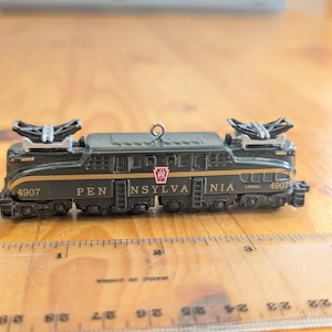 Pennsylvania 4907 1998 by Lionel made for Hallmark cards model Train ornament