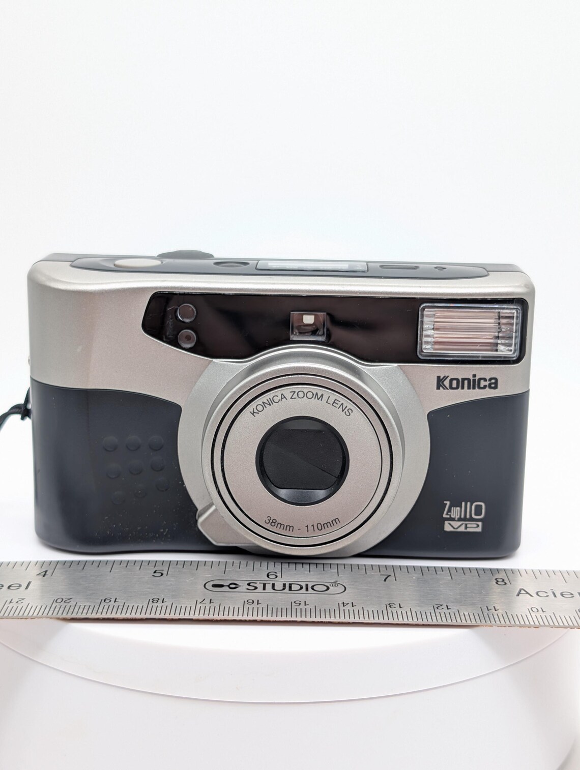 1990s Konica Z-up 110 VP 35mm Point & Shoot Camera | Silver-toned Plastic | 38-110mm Zoom Lens - Vintage Y2K Era Photography, foto 2 di 5