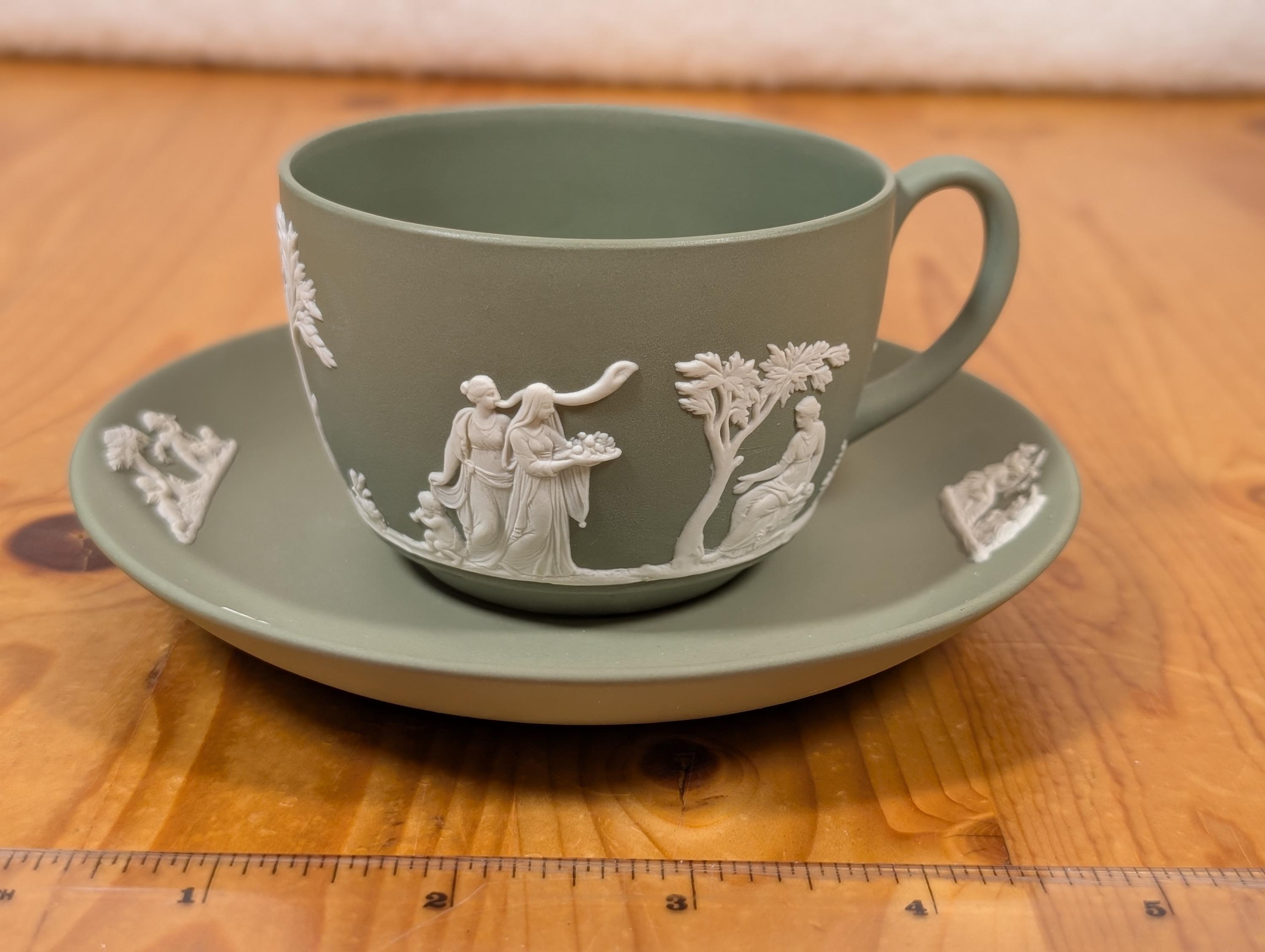 Tasses à thé avec soucoupe Design – Achetez sur