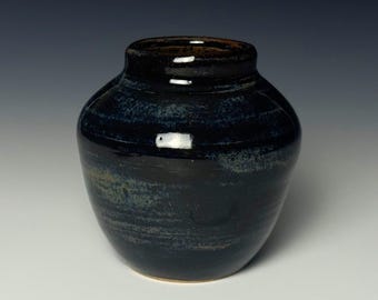 Black jasper vase