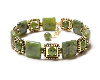 Green Serpentine Bracelet / 6.5 to 7.5 Inch wrist size / alternating squares with extender chain