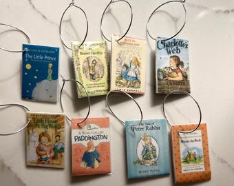 Klassische Bücher für Kinder Weinanhänger