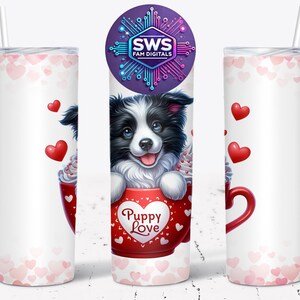 Puede incluir: Un vaso blanco con pajita, con un cachorro blanco y negro en una taza roja que dice "Puppy Love". El vaso está decorado con corazones rojos y un logotipo que dice "SWS FAM DIGITALS".