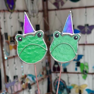 Stained Glass Grumpy Wizard Frog Plant Stakes | Grumpy Toad Suncatcher | Handmade Whimsical Garden Plant Stake Accessory | Birthday Gifts