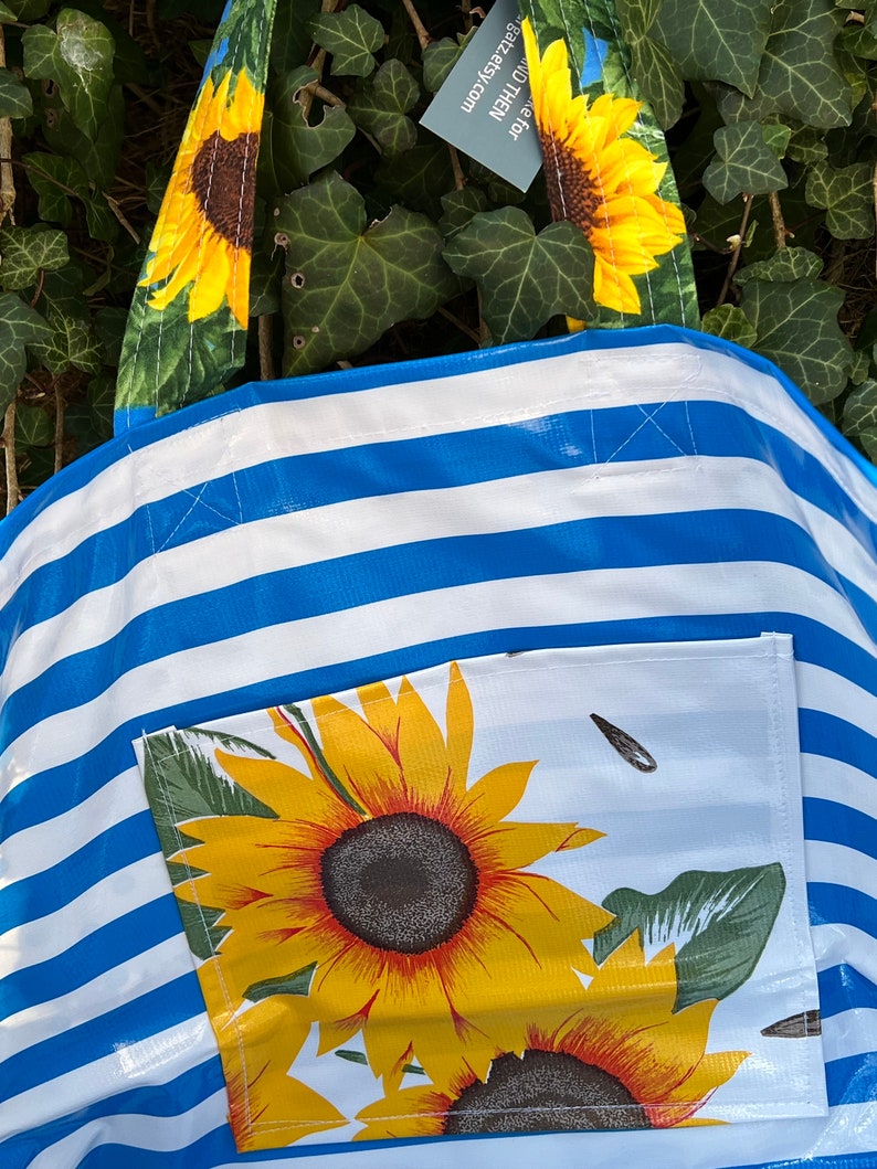 True blue reversible oilcloth tote bag image 3