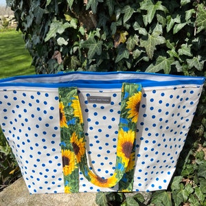 True blue reversible oilcloth tote bag image 4