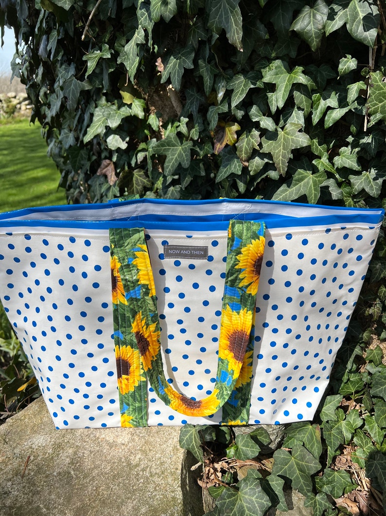 True blue reversible oilcloth tote bag image 4