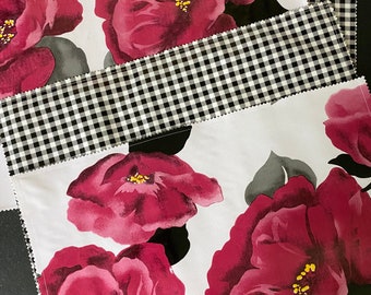 Set of four Garbo and black gingham reversible oilcloth placemats