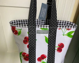 Retro Kirschen auf weiß-schwarz kariertem Vichy-Karo