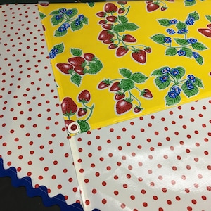 June in Ct. --Retro round oilcloth tablecloth with strawberries on yellow