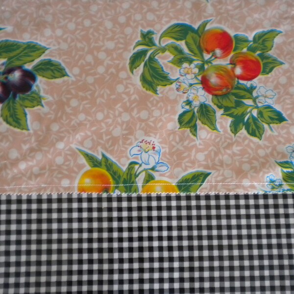 Reversible oilcloth placemats in retro oilcloth