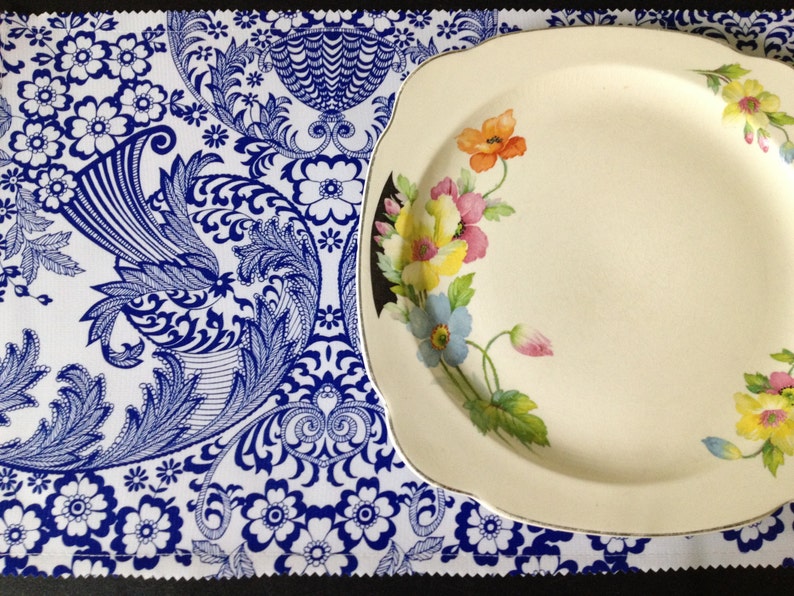 Reversible provincial blue and white oilcloth placemats image 3