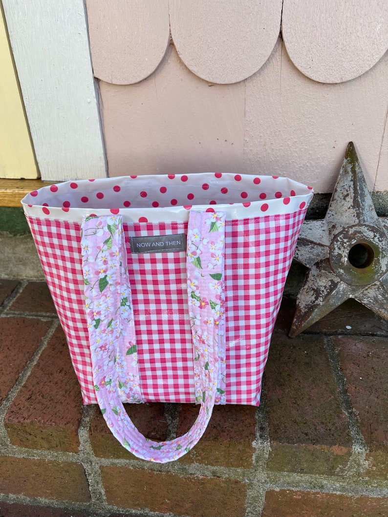 Small pink gingham retro oilcloth tote bag for children and adults. image 4