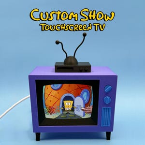 Mini-TV med pekskärm: Förinstallerade program, Plug & Play, SD-kortåtkomst, Ladda upp dina egna videor