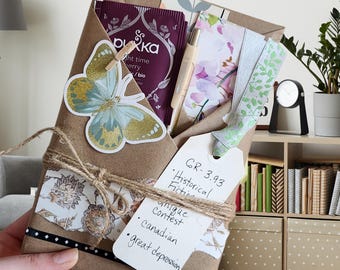 Blind Date with a Book Gift Set: Surprise Book, Tea & Bookmark