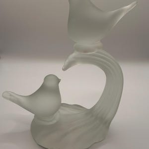 Vintage White/Clear Frosted Glass Love Birds Sculpture Piece.