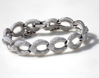 Vintage Monet Silver Tone Textured Link Bracelet - 7 1/4 Inches