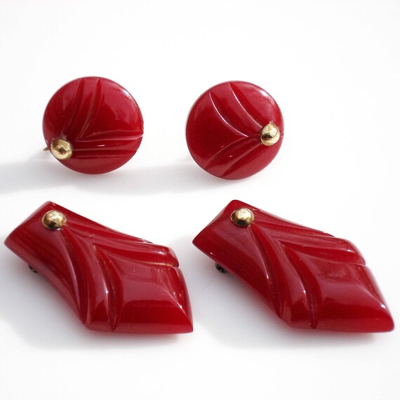 Art Deco Carved Red Bakelite Set - Dress Clips an… - image 2