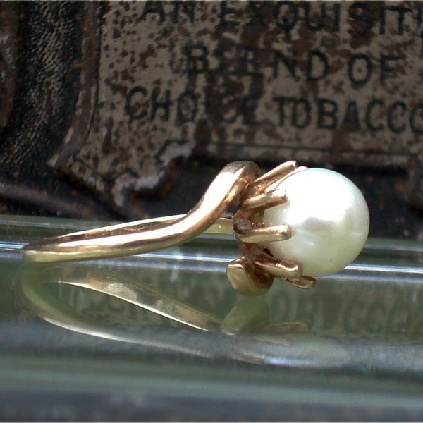 Mid Century 14k Gold and Pearl RIng