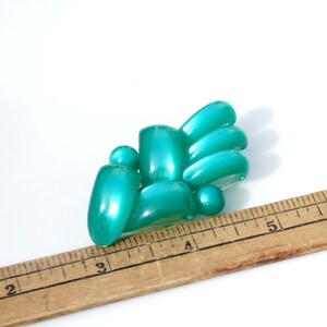 Modernist Green Lucite Brooch 1940s / Abstract image 3