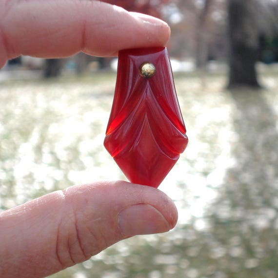 Art Deco Carved Red Bakelite Set - Dress Clips an… - image 7