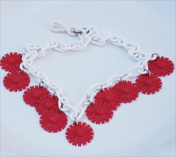 Retro Red and White Flower Early Plastic Necklace - image 2