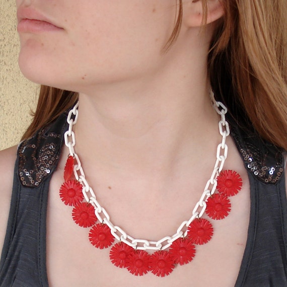 Retro Red and White Flower Early Plastic Necklace - image 1