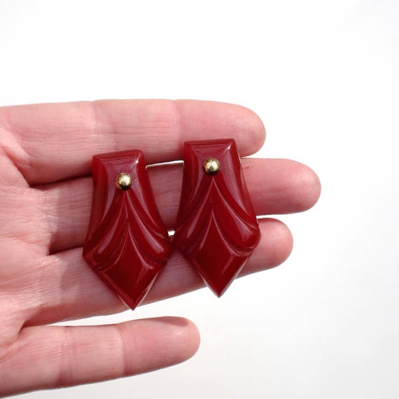 Art Deco Carved Red Bakelite Set - Dress Clips an… - image 6