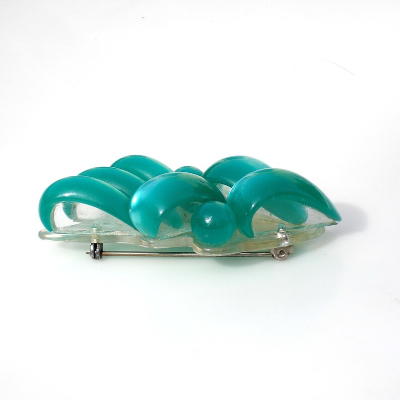 Modernist Green Lucite Brooch 1940s / Abstract image 10