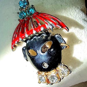 Blackmoor Brooch - Etsy
