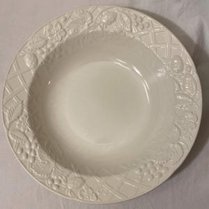 Mikasa English Countryside White DP900 10.5” Rimmed Serving Bowl 1990