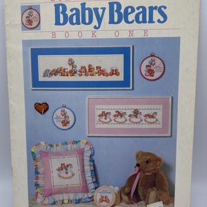 Ulotka do haftu krzyżykowego autorstwa Lindy Gillum „Baby Bears” 1986