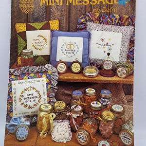 Ulotka haftowana krzyżykiem autorstwa Dafini „Mini Messages” 1979