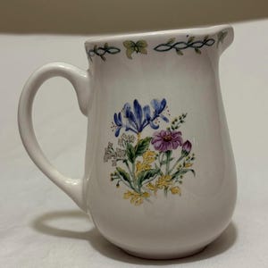 Thomson Pottery Ceramic Creamer Floral Garden 10oz 4.25” Tall VINTAGE EUC